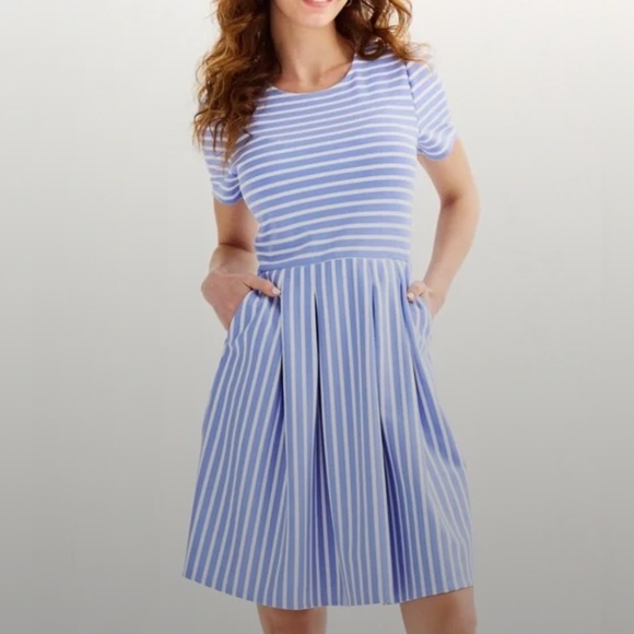 Women's Draper James Short Sleeve Knit Blue and White Stripe Dress - Picture 1 of 6